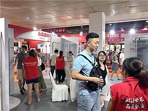 品牌大事|八月為愛(ài)煥新 萊博頓淋浴房邂逅北京華夏家博會(huì)