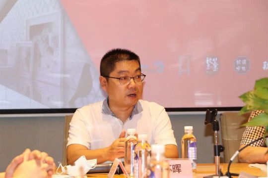 “中國(guó)軟裝定制聯(lián)盟燈具專(zhuān)業(yè)委員會(huì)企業(yè)品牌座談會(huì)”隆重召開(kāi)