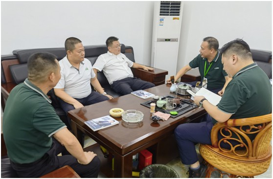 三只兔總裁韓軍一行蒞臨雷諾瓷磚膠參觀考察，初步達成合作意向