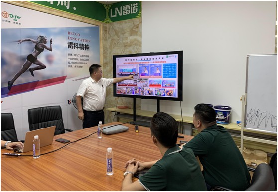 三只兔總裁韓軍一行蒞臨雷諾瓷磚膠參觀考察，初步達成合作意向